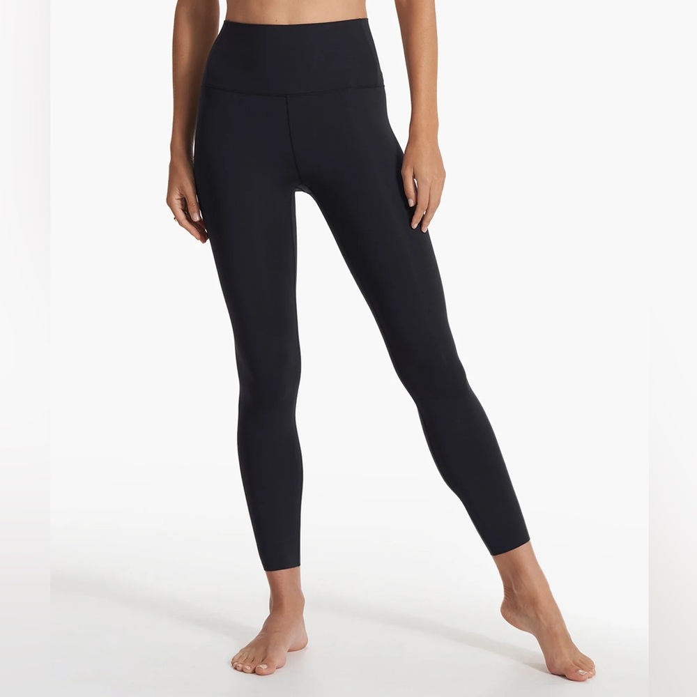 Vuori Evolve High Waisted 7/8 Length Black Logo Leggings Size Extra Small XS